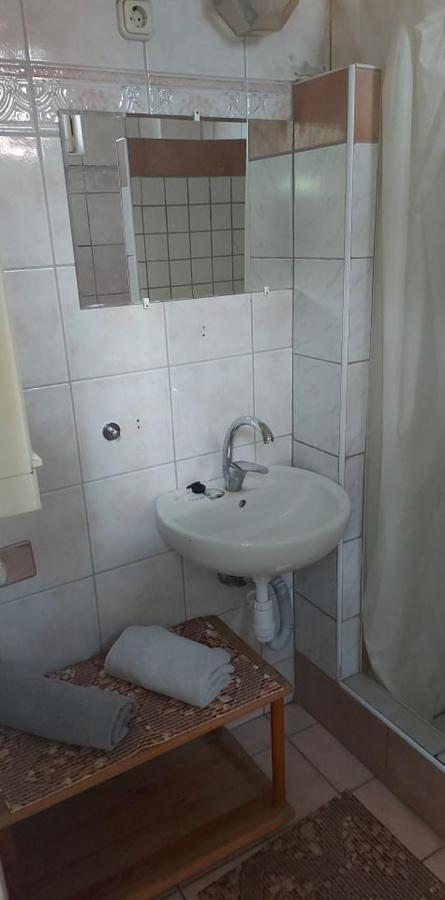 Tóra nyíló vendégház badacsonytomaj Esterno foto